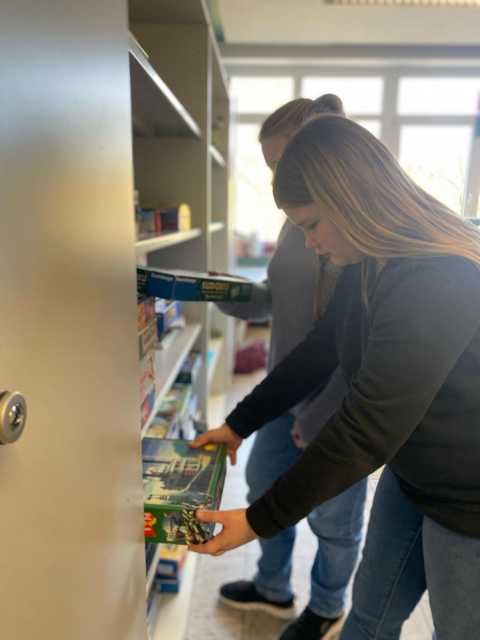 Gesellschaftsspiele-in-der-Teestube